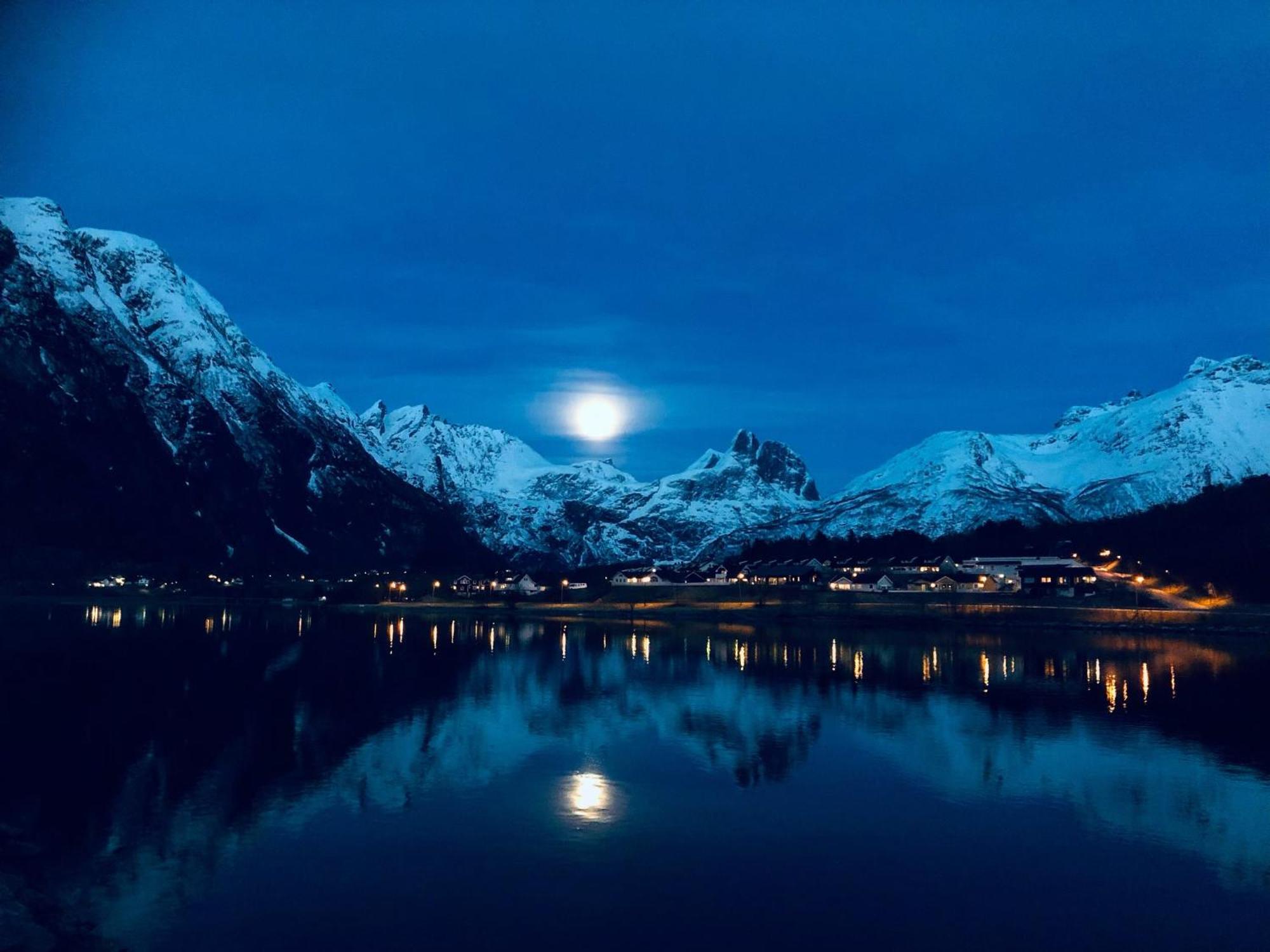 Apartment In The Heart Of Åndalsnes Eksteriør billede